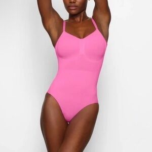 NWOT SKIMS NEON ORCHID SCULPTING BODYSUIT WITH SNAPS XL